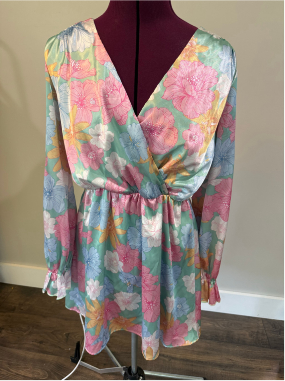 Peach Love California Satin Floral Long Sleeve Mini Medium